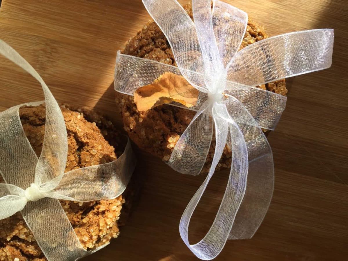 Biscotti in confezione con nastro