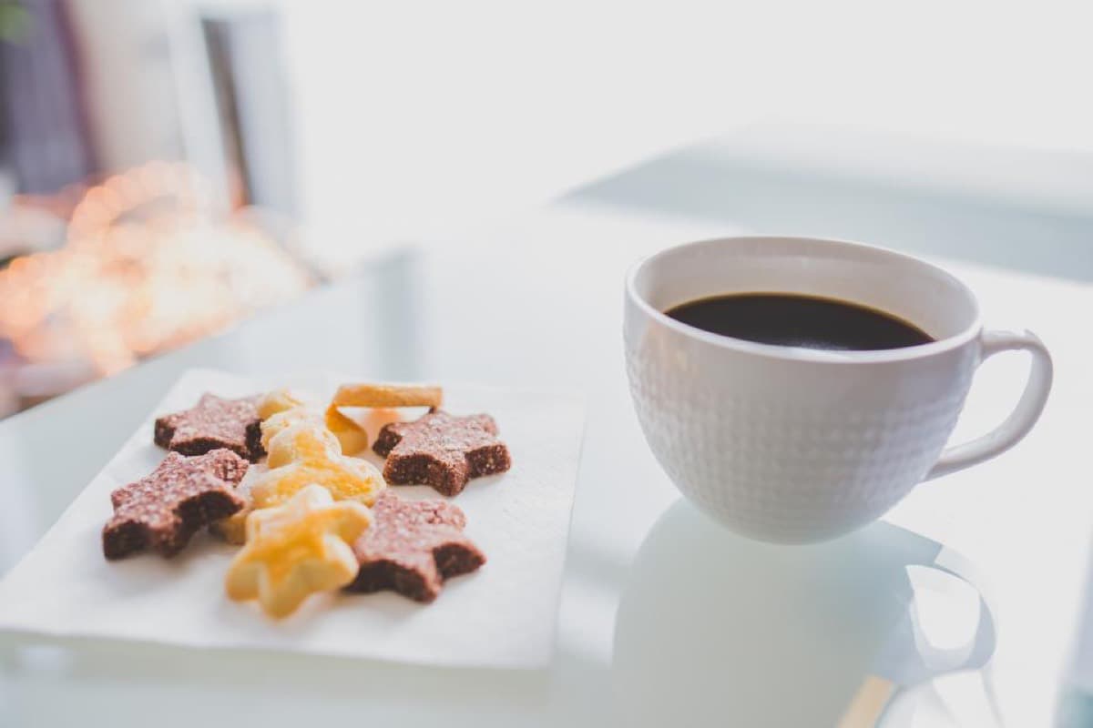 Caffè con biscotti a stella
