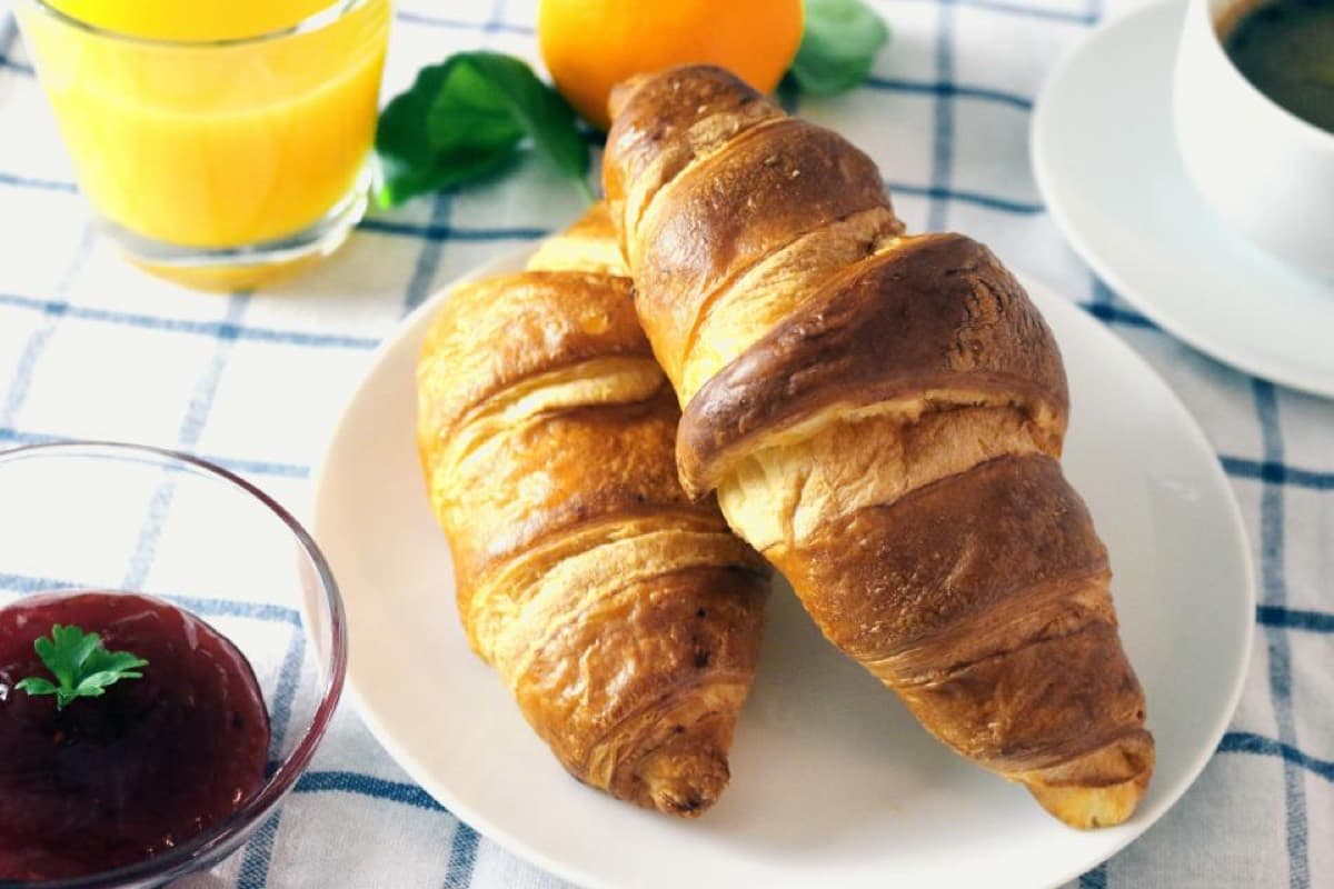 Croissant con confettura